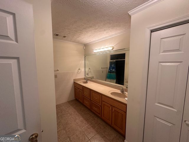 614 N Victory Drive, Lyons, GA 30436
