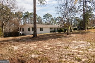 614 N Victory Drive, Lyons, GA 30436