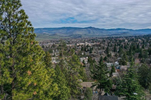 175 Hillcrest Street, Ashland, OR 97520