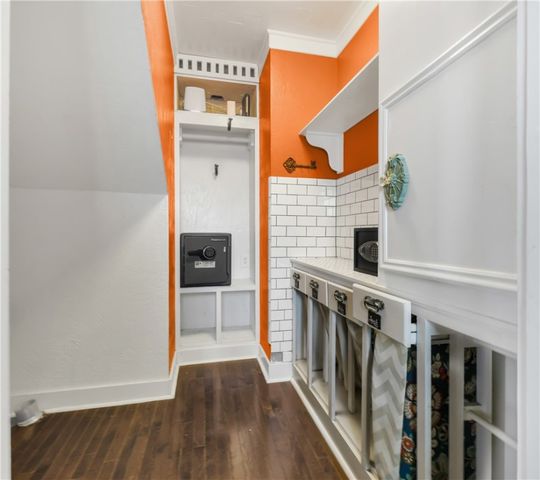 800 South Ennis Street, Bryan, TX 77803