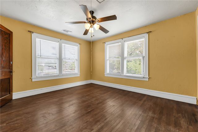 800 South Ennis Street, Bryan, TX 77803