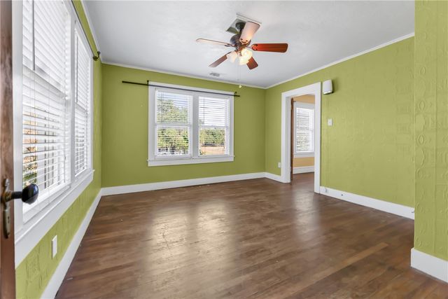 800 South Ennis Street, Bryan, TX 77803