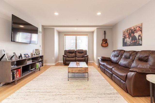 16 Miner St 306, Boston, MA 02215