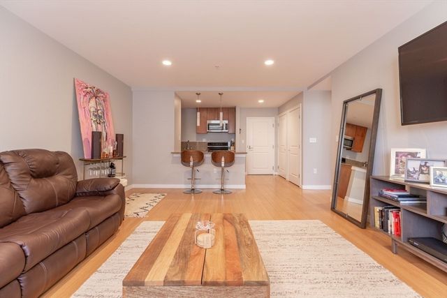 16 Miner St 306, Boston, MA 02215