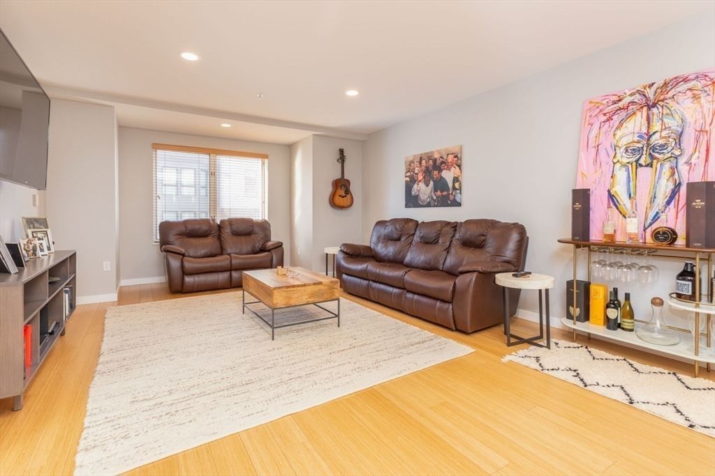 16 Miner St 306, Boston, MA 02215