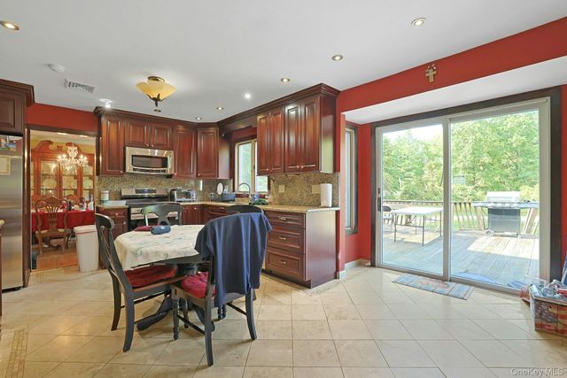 10 Meadow Lane, New City, NY 10956