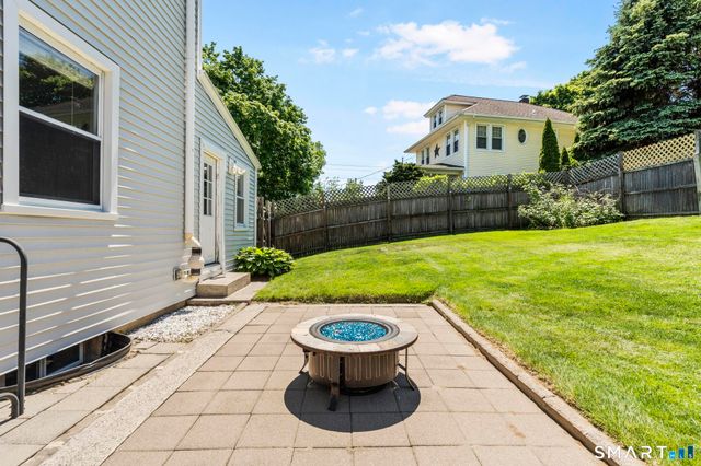 77 Round Hill Road, Fairfield, CT 06824