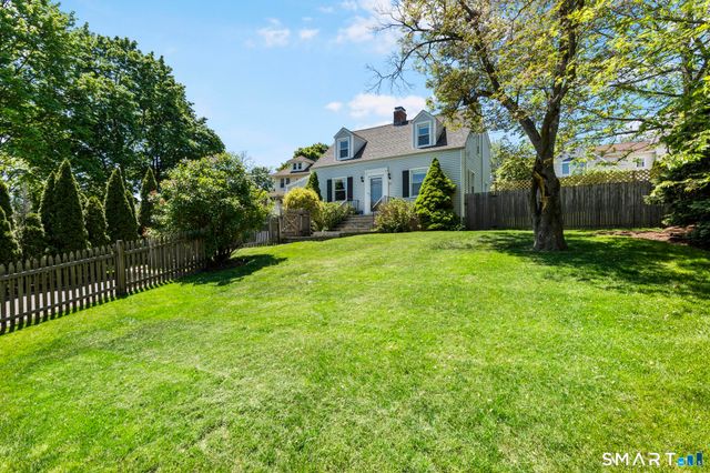 77 Round Hill Road, Fairfield, CT 06824