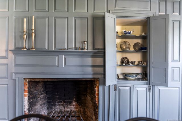 1696 Main Street, Glastonbury, CT 06033