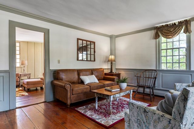 1696 Main Street, Glastonbury, CT 06033