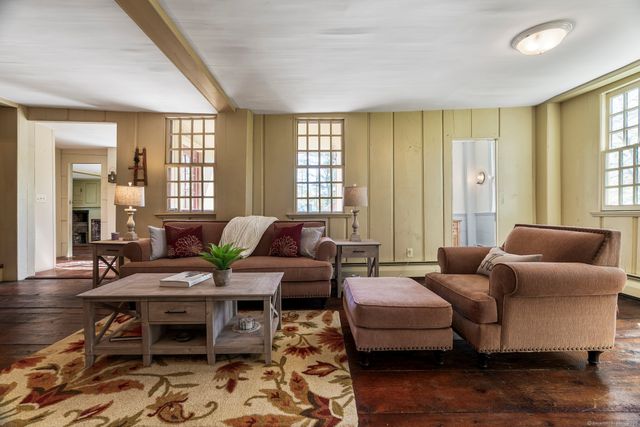 1696 Main Street, Glastonbury, CT 06033