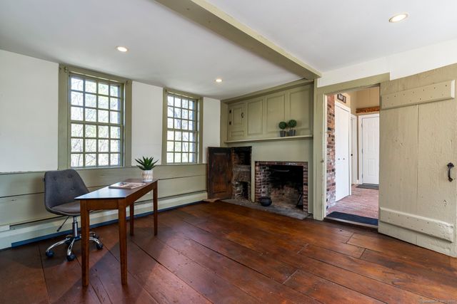 1696 Main Street, Glastonbury, CT 06033