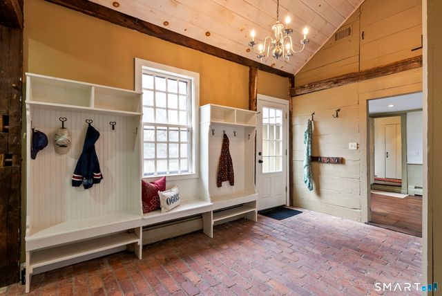 1696 Main Street, Glastonbury, CT 06033