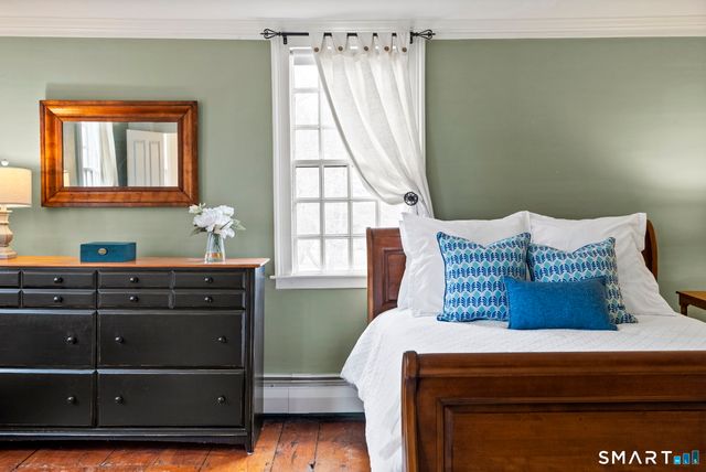 1696 Main Street, Glastonbury, CT 06033