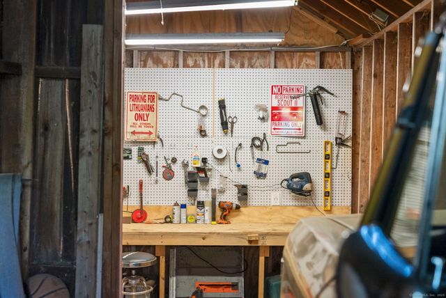 1696 Main Street, Glastonbury, CT 06033