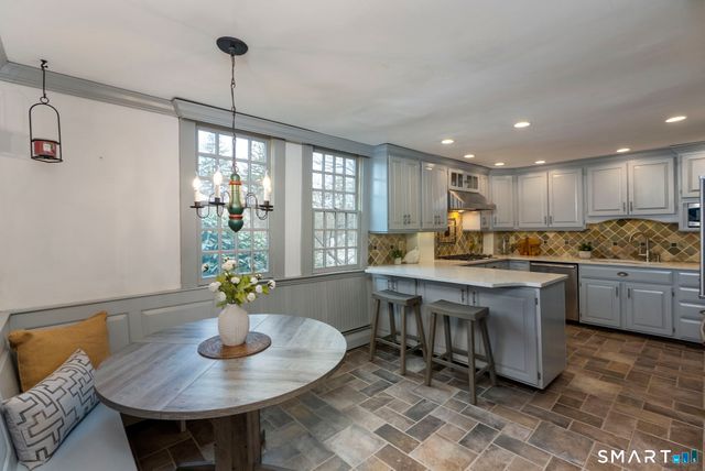 1696 Main Street, Glastonbury, CT 06033