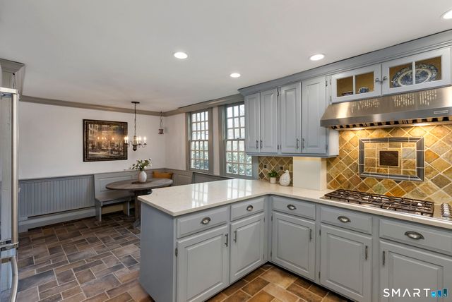 1696 Main Street, Glastonbury, CT 06033