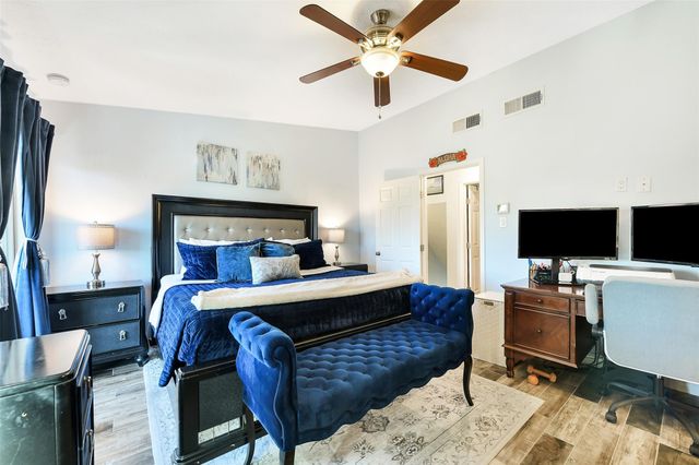 4011 Nasa Rd 1 Parkway 512, El Lago, TX 77586