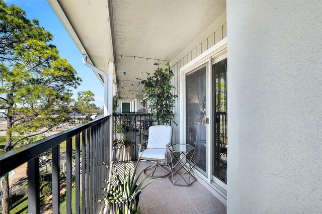 4011 Nasa Rd 1 Parkway 512, El Lago, TX 77586