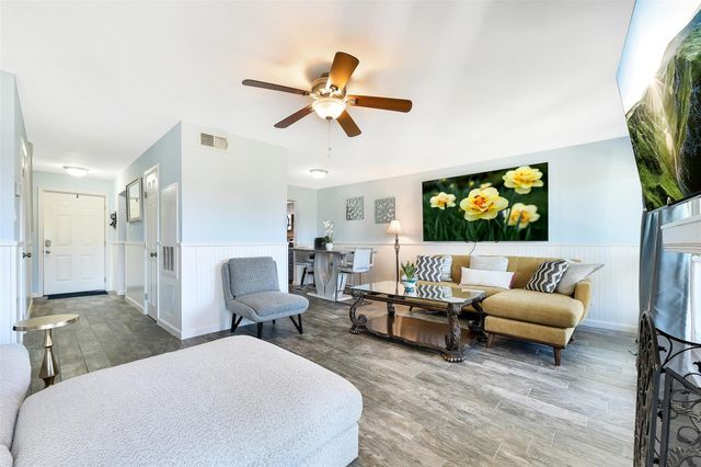 4011 Nasa Rd 1 Parkway 512, El Lago, TX 77586