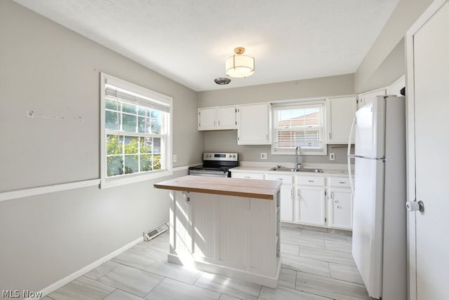 18210 Holland Road, Brook Park, OH 44142