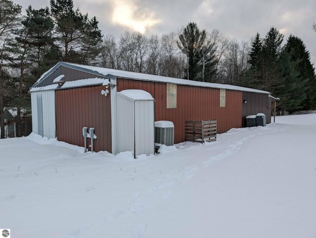 17527 110th Avenue, Evart, MI 49631