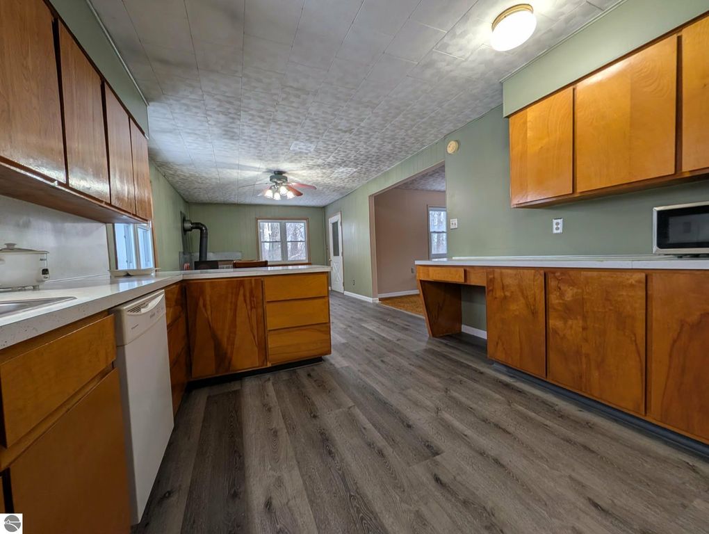 Image 9 of property listing at 17527 110th Avenue, Evart, MI 49631