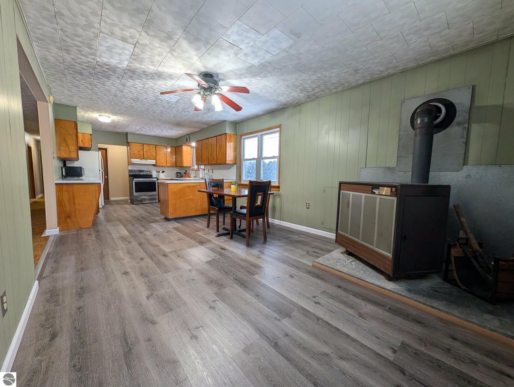 Image 13 of property listing at 17527 110th Avenue, Evart, MI 49631