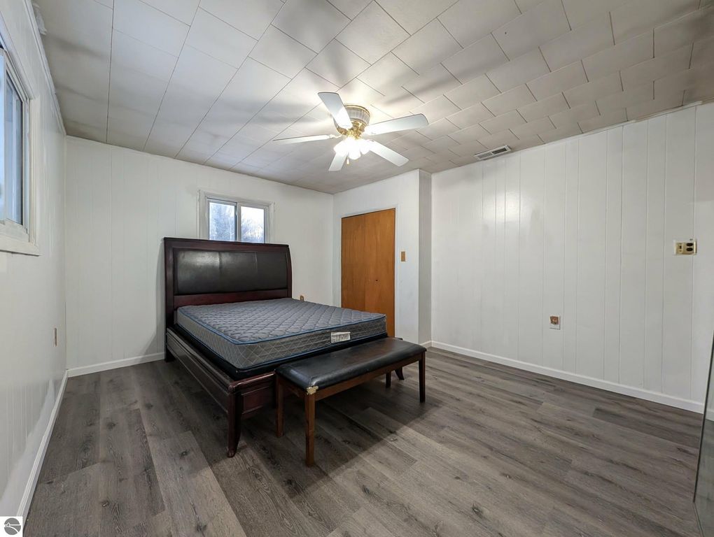 Image 17 of property listing at 17527 110th Avenue, Evart, MI 49631