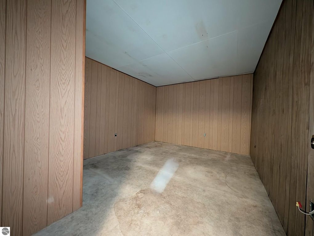 Image 24 of property listing at 17527 110th Avenue, Evart, MI 49631