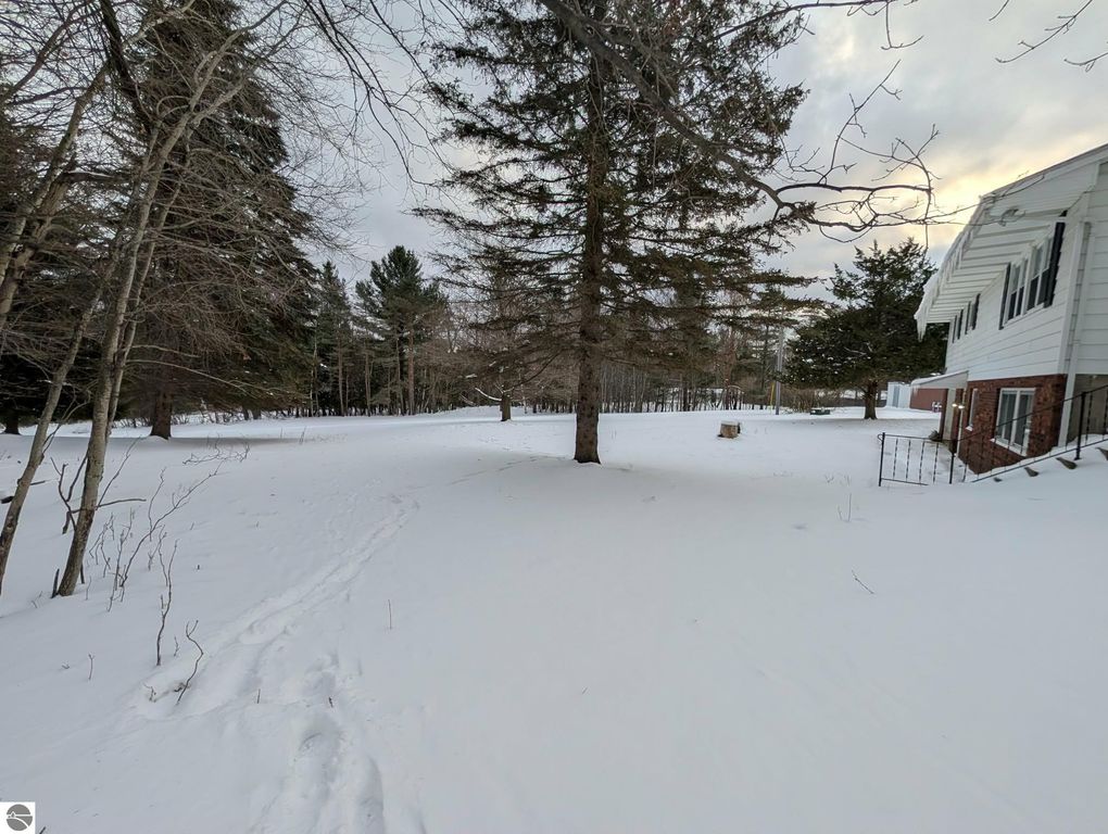 Image 5 of property listing at 17527 110th Avenue, Evart, MI 49631