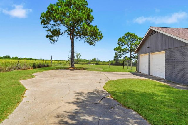 2707 Straznicky Road, Beasley, TX 77417