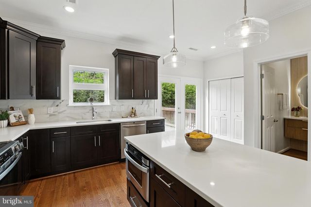 402 WOODCREST DR SE, Washington, DC 20032