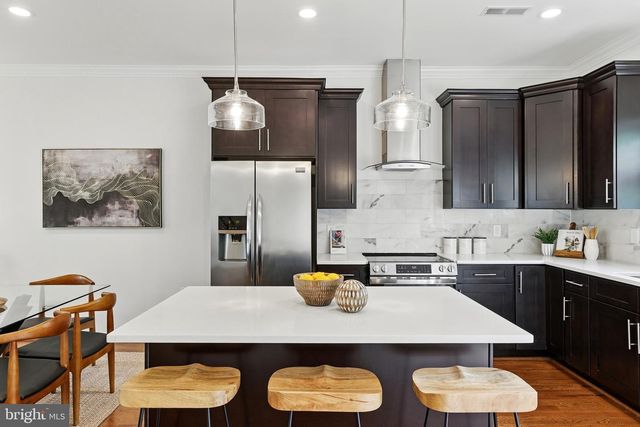 402 WOODCREST DR SE, Washington, DC 20032