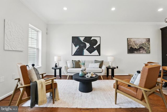 402 WOODCREST DR SE, Washington, DC 20032