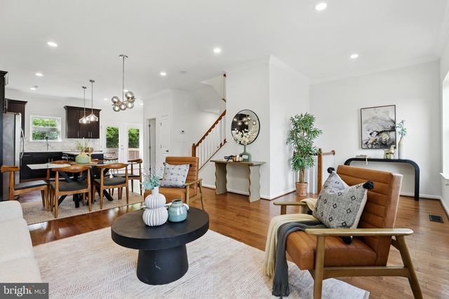 402 WOODCREST DR SE, Washington, DC 20032