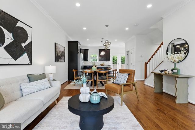 402 WOODCREST DR SE, Washington, DC 20032