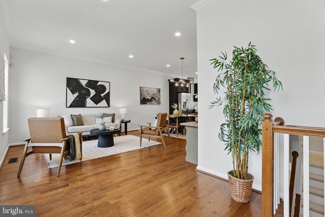 402 WOODCREST DR SE, Washington, DC 20032