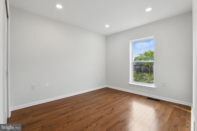 402 WOODCREST DR SE, Washington, DC 20032