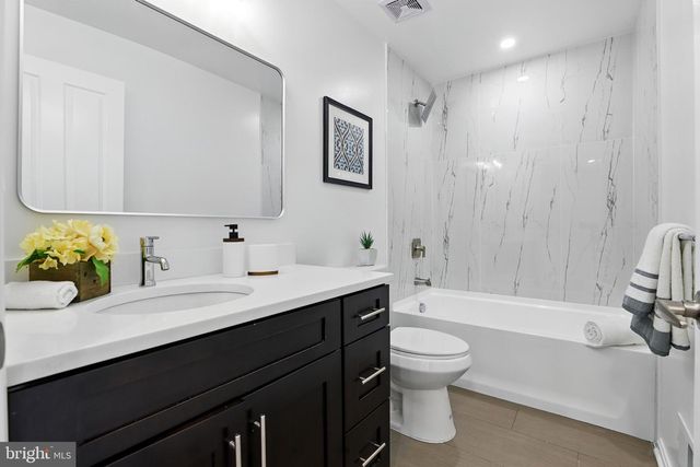 402 WOODCREST DR SE, Washington, DC 20032
