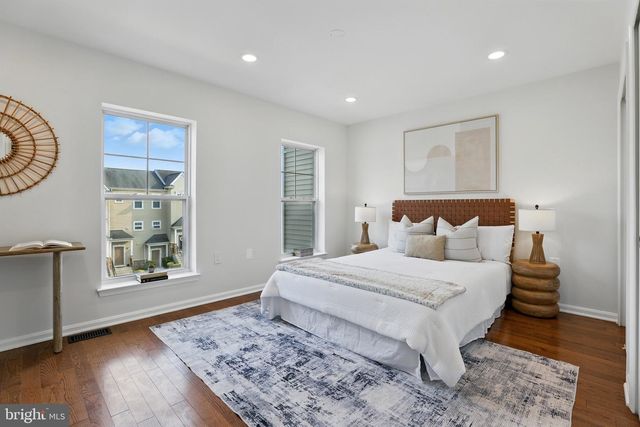 402 WOODCREST DR SE, Washington, DC 20032