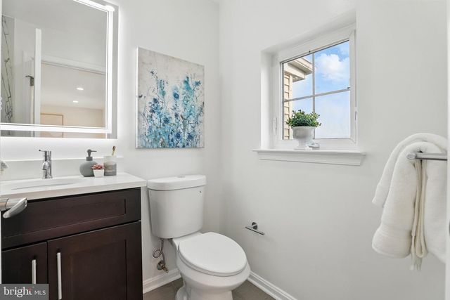 402 WOODCREST DR SE, Washington, DC 20032