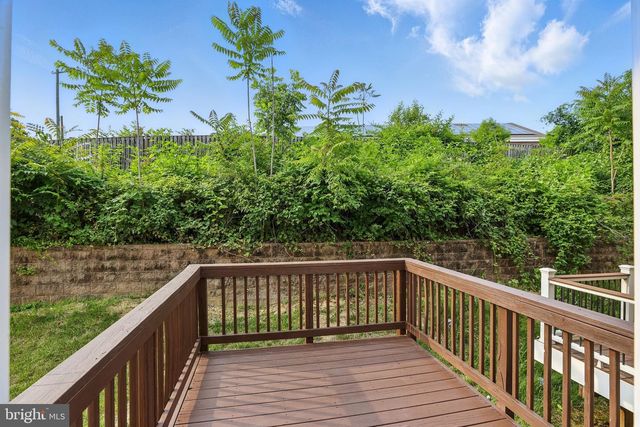 402 WOODCREST DR SE, Washington, DC 20032
