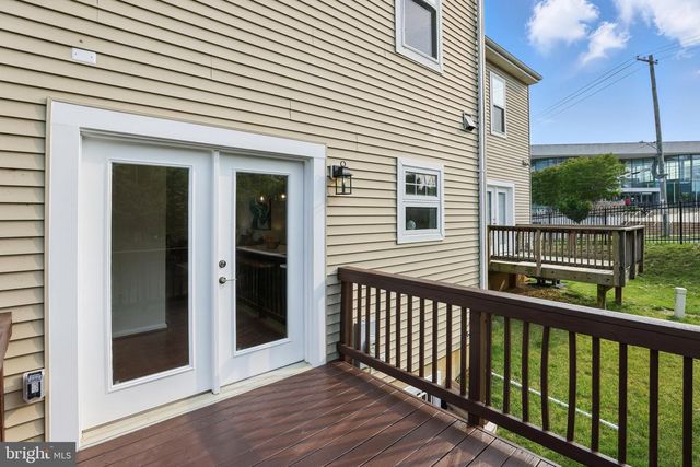 402 WOODCREST DR SE, Washington, DC 20032