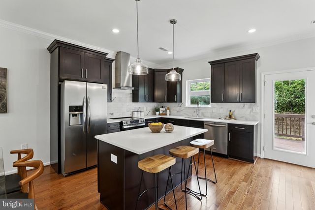 402 WOODCREST DR SE, Washington, DC 20032