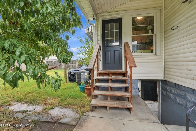 2910 Garfield Ave, Louisville, KY 40212