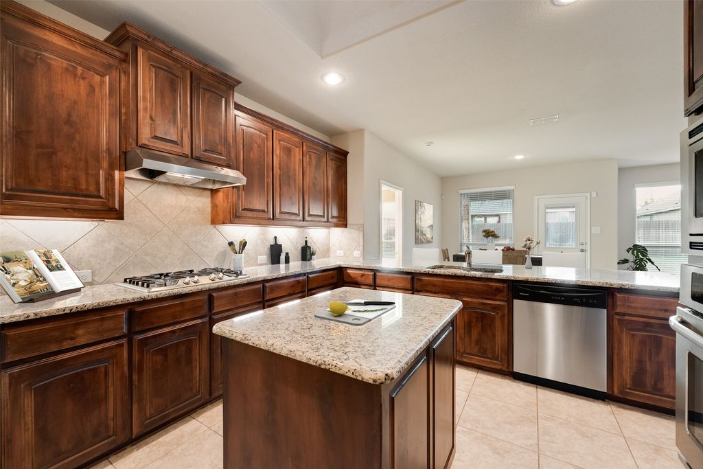 18 Auburn Drive, Edgecliff Village, TX 76134 — photo 5