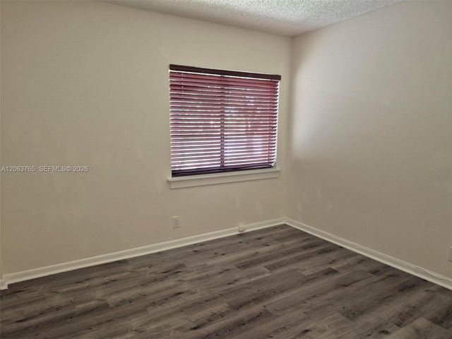 214 Wimbledon Lake Drive 57, Plantation, FL 33324