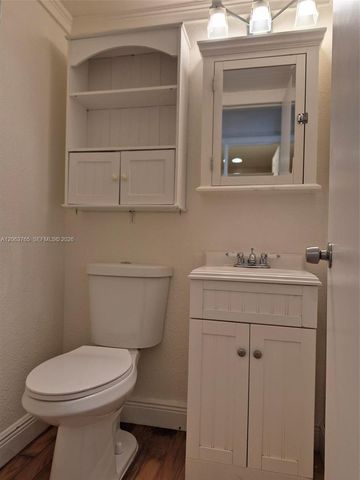214 Wimbledon Lake Drive 57, Plantation, FL 33324