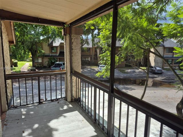 214 Wimbledon Lake Drive 57, Plantation, FL 33324